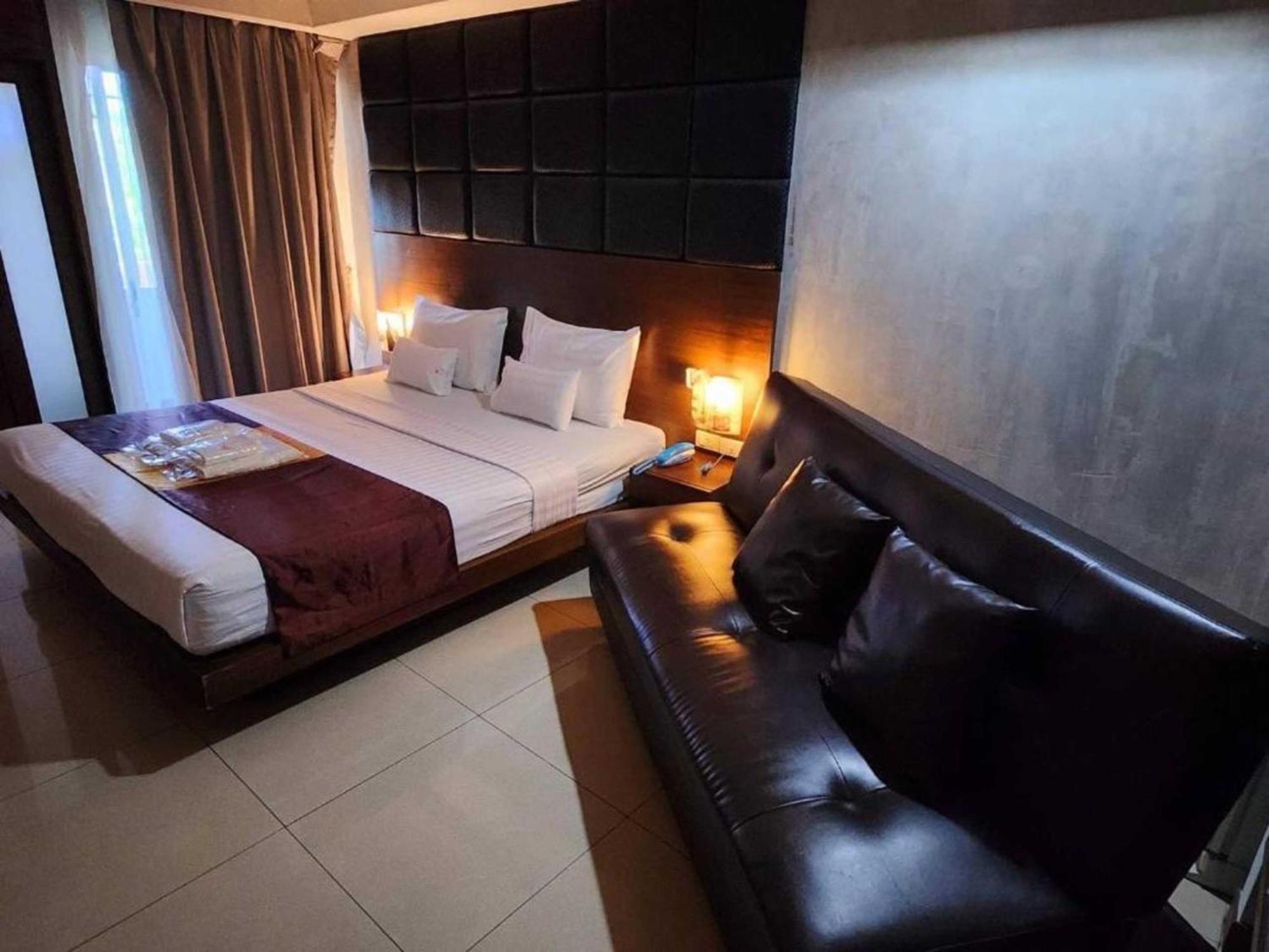 Collection O The Bangkok Cha Cha Suite Exterior photo