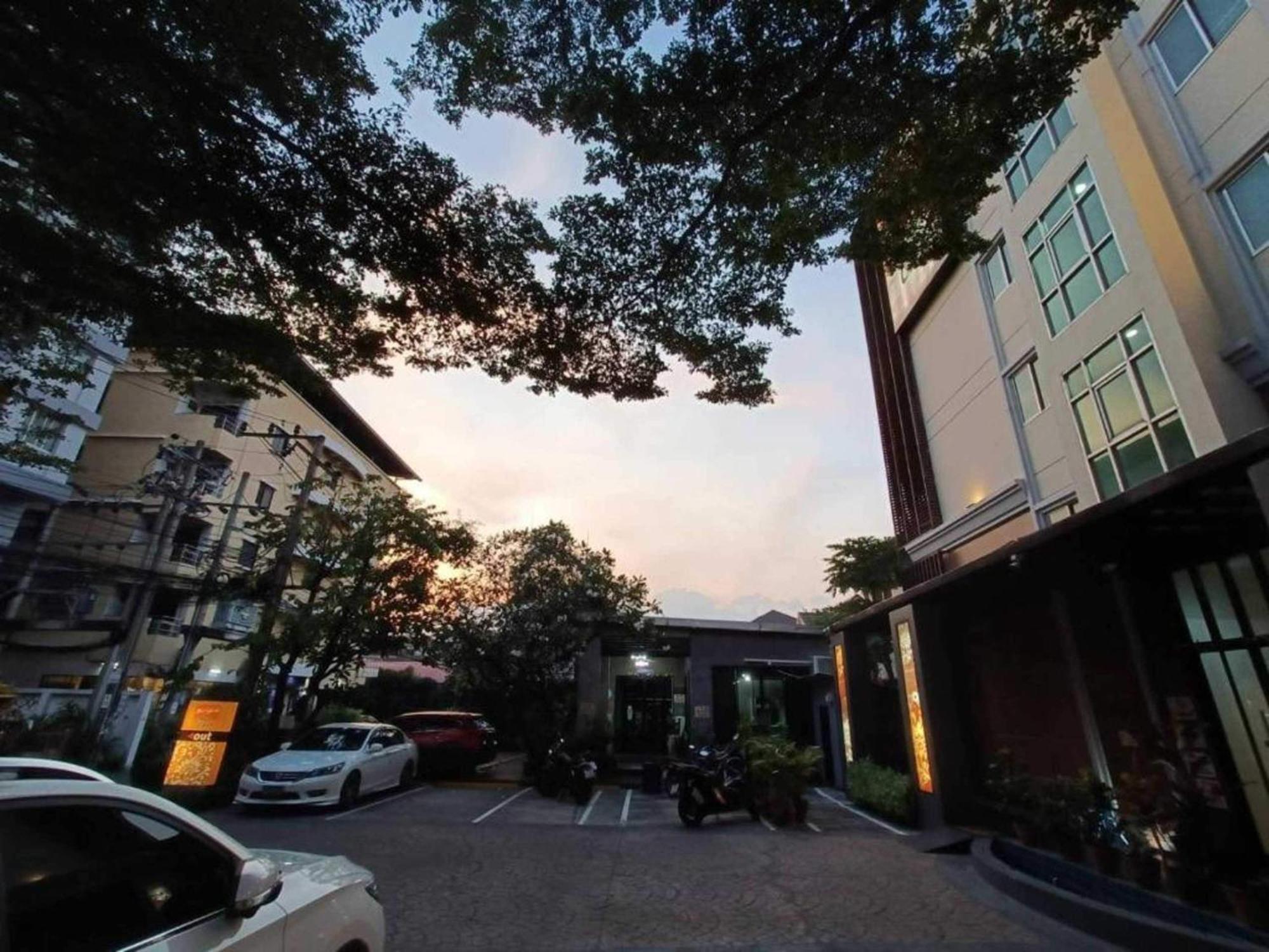 Collection O The Bangkok Cha Cha Suite Exterior photo