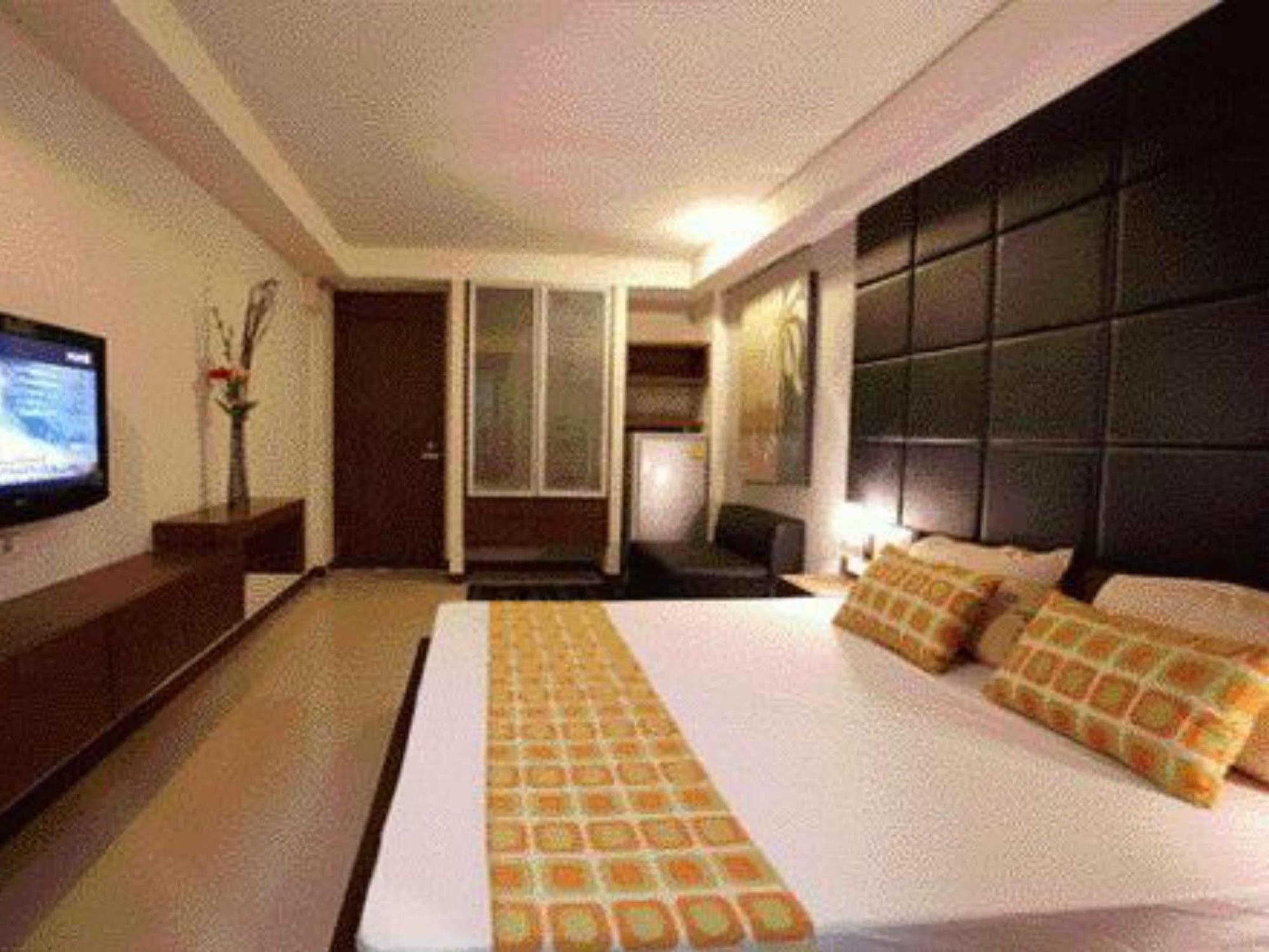 Collection O The Bangkok Cha Cha Suite Exterior photo